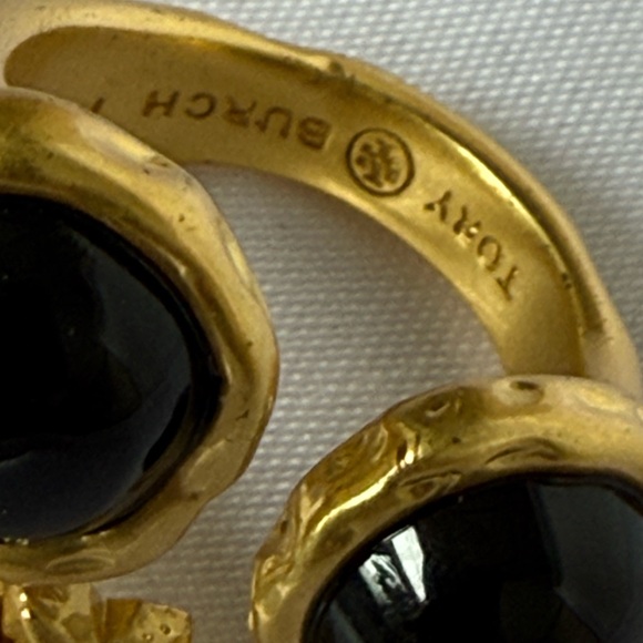 ❌PRIZE DROP ❌NWT TORI BURCH /BLACK ROXANNE LOGO GOLD/BLACK STONE RING. - Picture 11 of 13